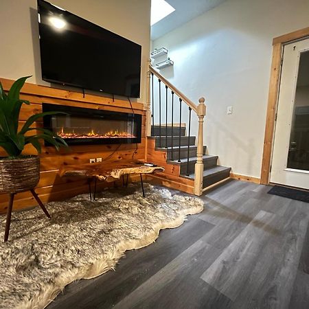 Smokey Mountain Retreat, Hot Tub, Game Room, Sleeps 8! Гатлинбург Экстерьер фото