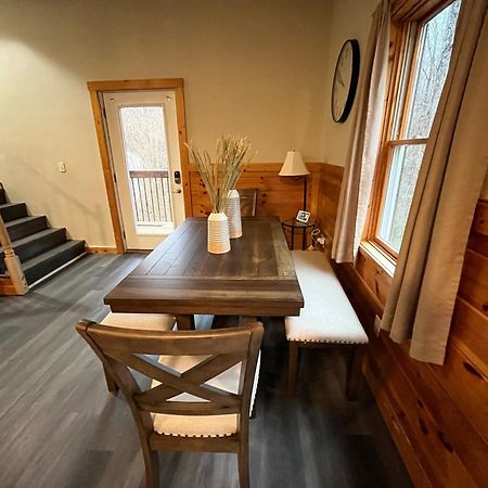 Smokey Mountain Retreat, Hot Tub, Game Room, Sleeps 8! Гатлинбург Экстерьер фото