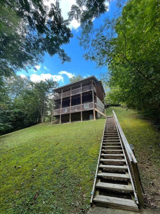 Smokey Mountain Retreat, Hot Tub, Game Room, Sleeps 8! Гатлинбург Экстерьер фото