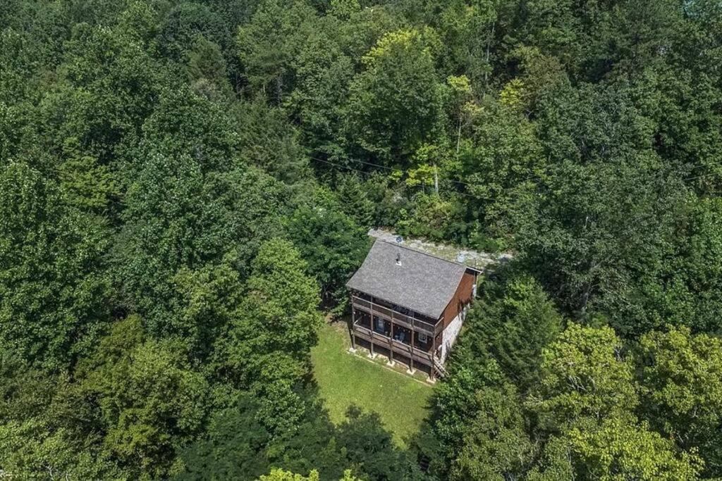 Smokey Mountain Retreat, Hot Tub, Game Room, Sleeps 8! Гатлинбург Экстерьер фото