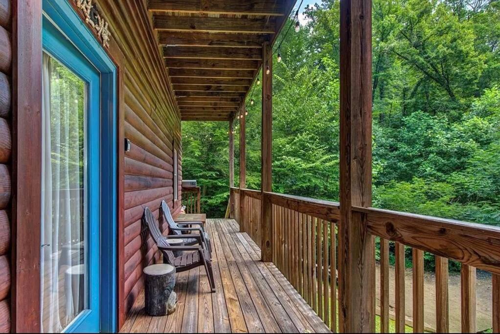 Smokey Mountain Retreat, Hot Tub, Game Room, Sleeps 8! Гатлинбург Экстерьер фото