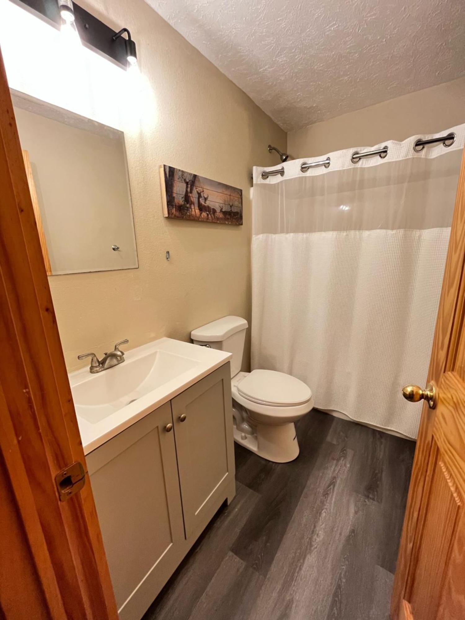 Smokey Mountain Retreat, Hot Tub, Game Room, Sleeps 8! Гатлинбург Экстерьер фото