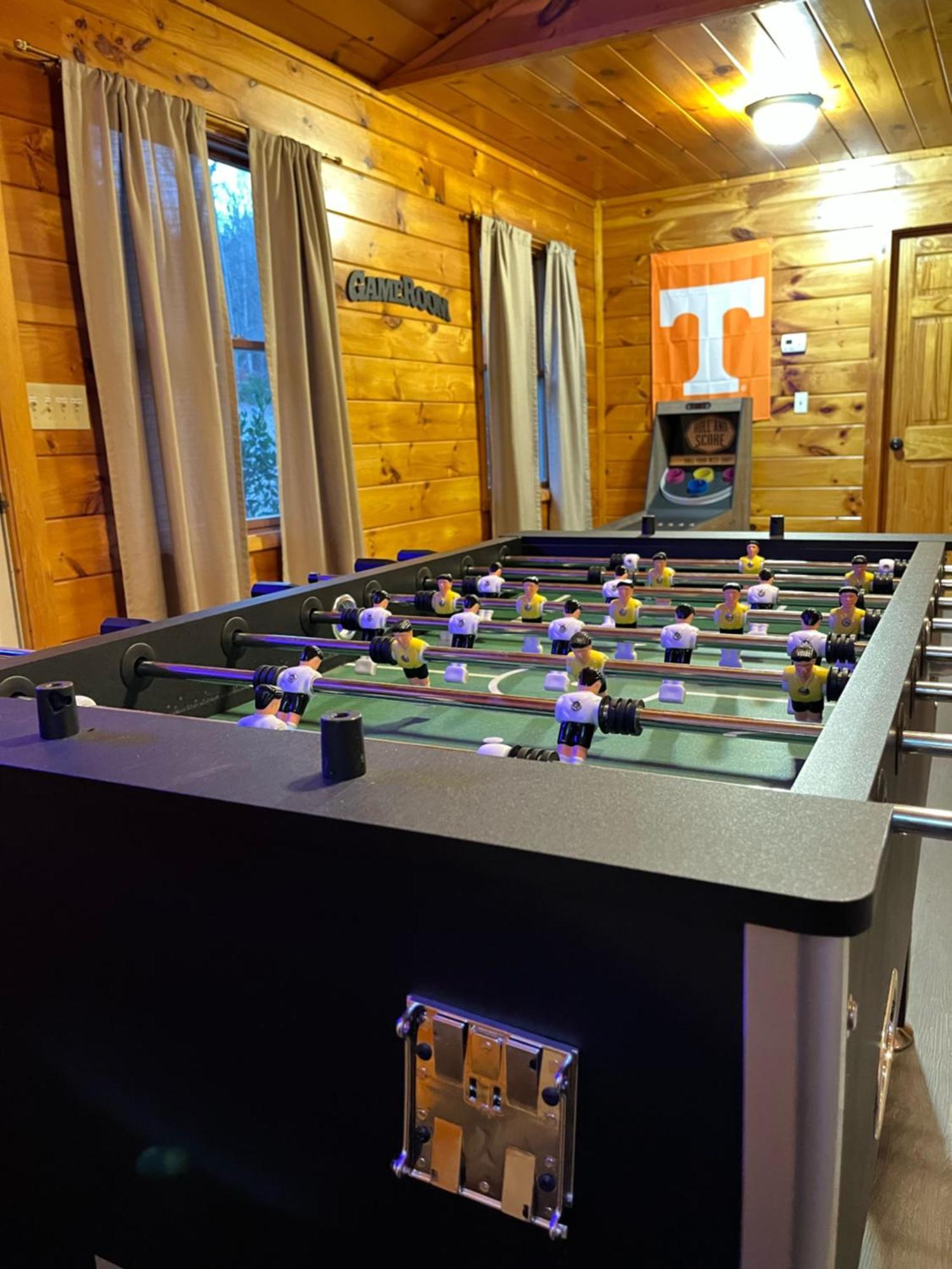 Smokey Mountain Retreat, Hot Tub, Game Room, Sleeps 8! Гатлинбург Экстерьер фото
