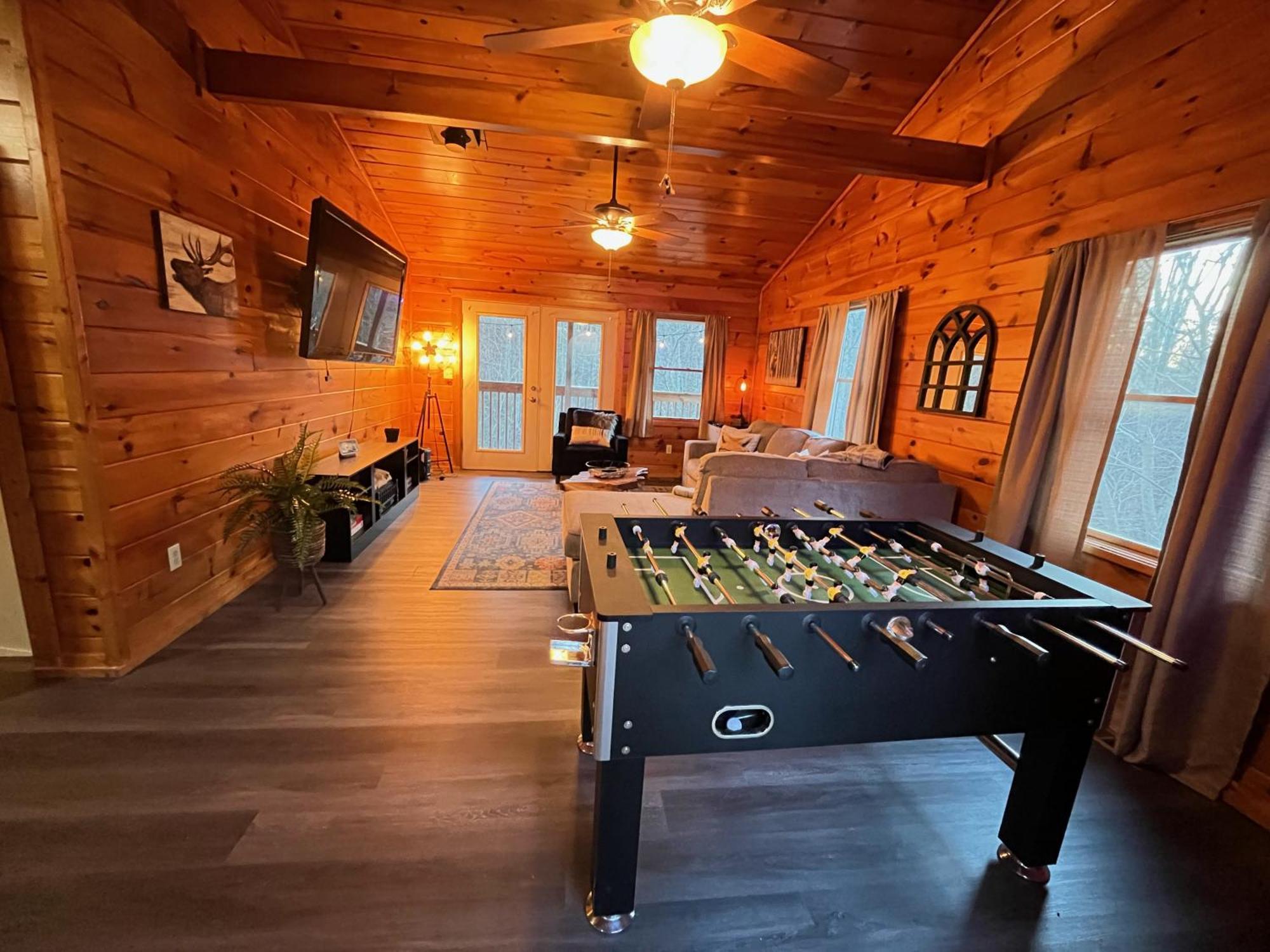 Smokey Mountain Retreat, Hot Tub, Game Room, Sleeps 8! Гатлинбург Экстерьер фото
