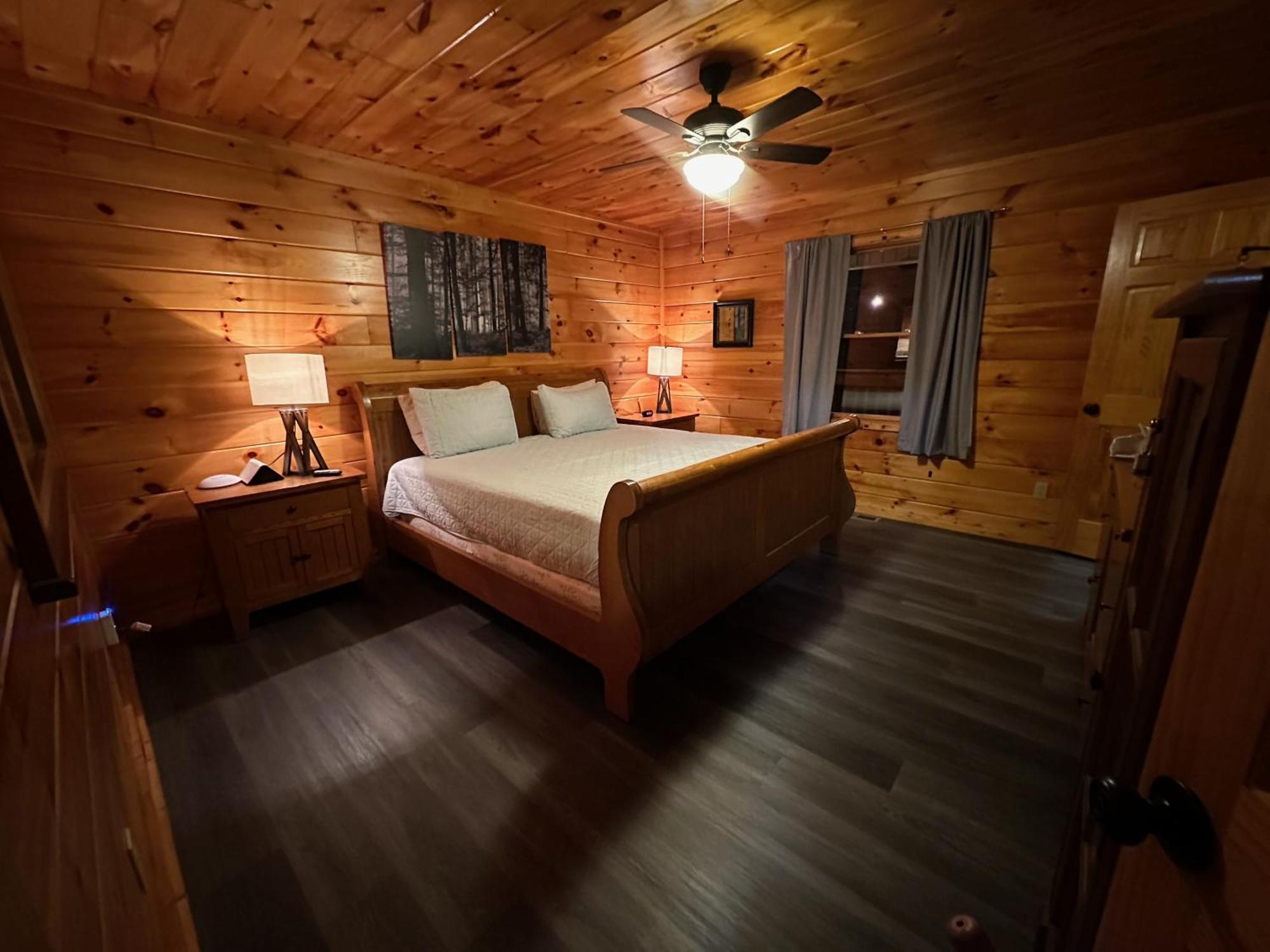 Smokey Mountain Retreat, Hot Tub, Game Room, Sleeps 8! Гатлинбург Экстерьер фото