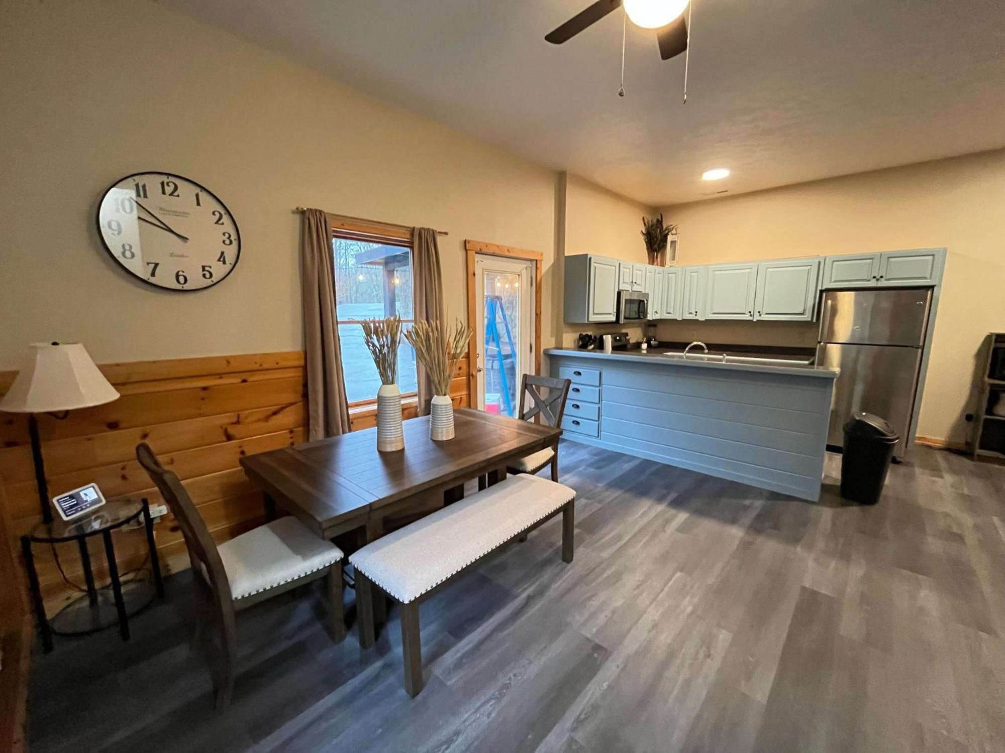 Smokey Mountain Retreat, Hot Tub, Game Room, Sleeps 8! Гатлинбург Экстерьер фото